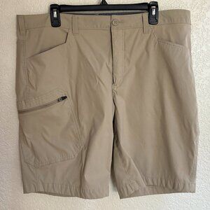 Eddie Bauer Men's Rainier Shorts in Light Khaki, Size 40